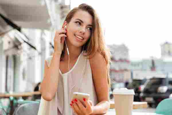 Pokolenie mp3 – coraz więcej osób z niedosłuchem. Winne słuchawki?